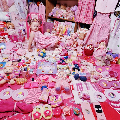 The_Pink_&_Blue_Projet_Emily_and_Her_Pink_Things_m